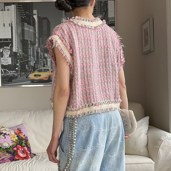 Tweed vest with frayed edges - Picture 5 of 13